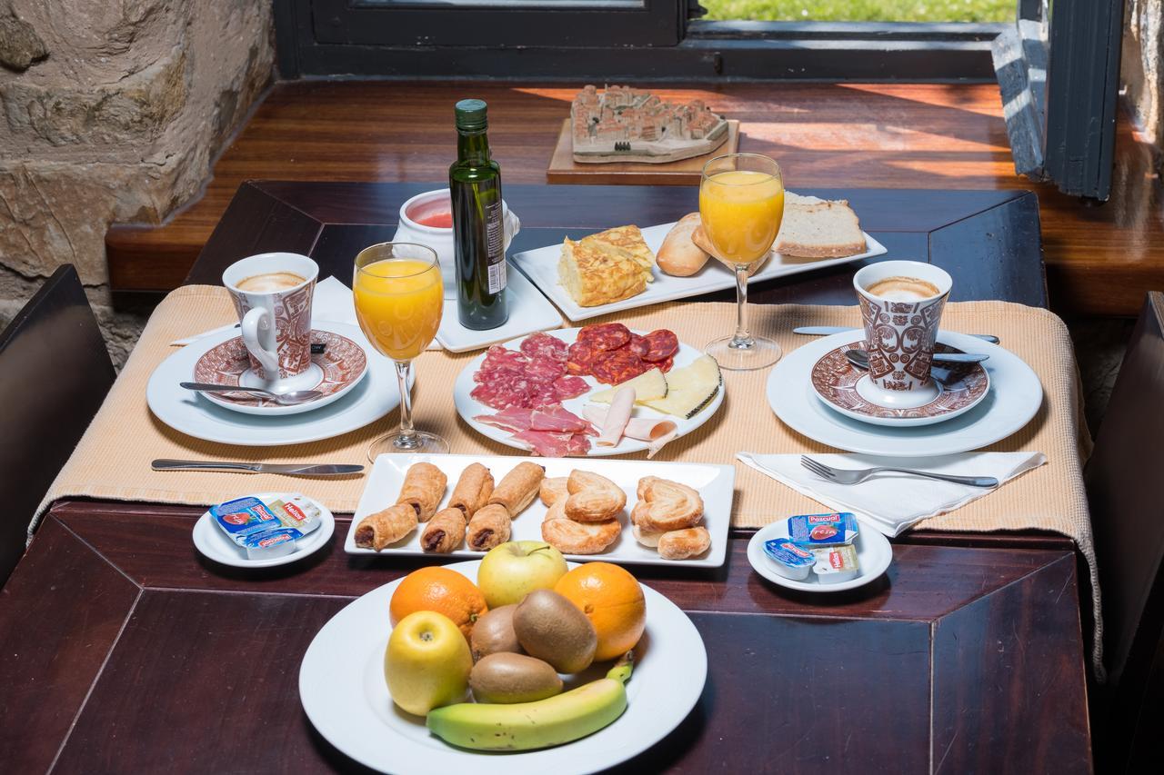 Hotel Posada Santa Maria La Real Aguilar de Campóo Екстериор снимка